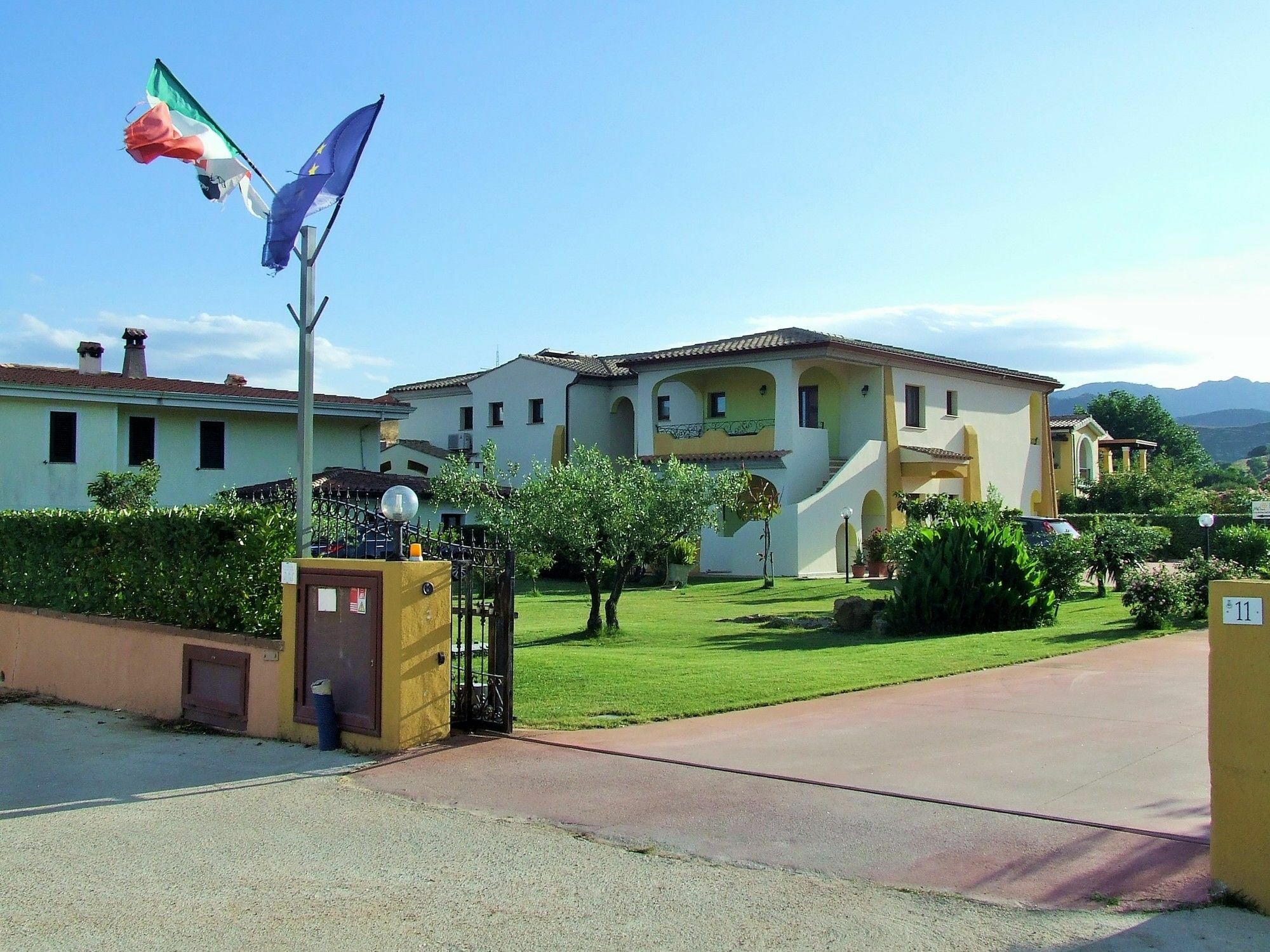Case Vacanze San Silvestro Будони Экстерьер фото